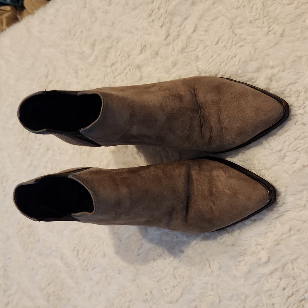 Marc Fisher women suede
